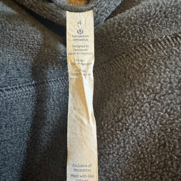 Lululemon Its Fleecing Cold Zip Up- Size 4 - Picture 3 of 8